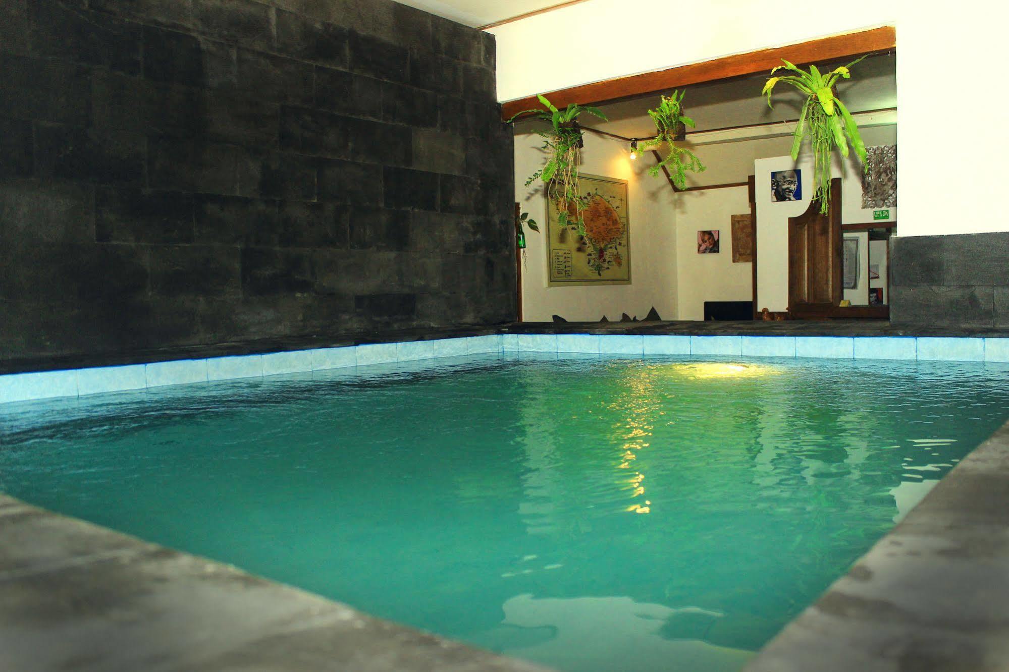 Хостел Friendly House Bali Убуд Экстерьер фото