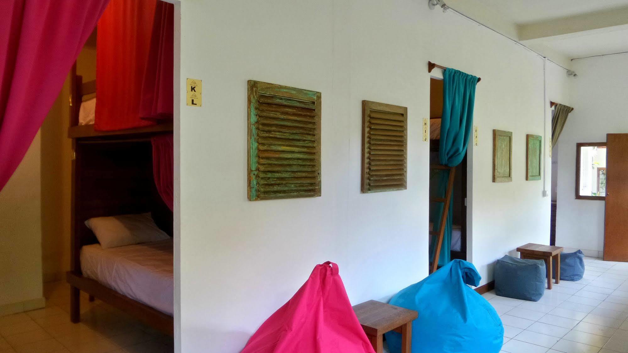 Хостел Friendly House Bali Убуд Экстерьер фото