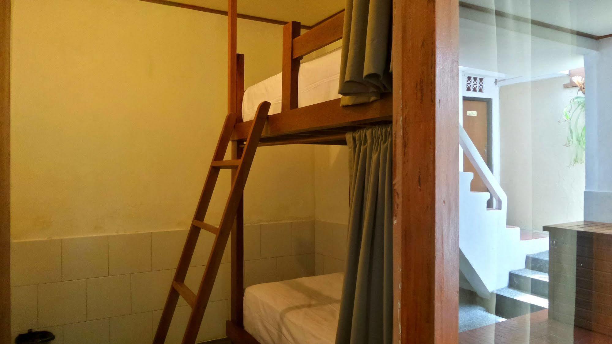 Хостел Friendly House Bali Убуд Экстерьер фото