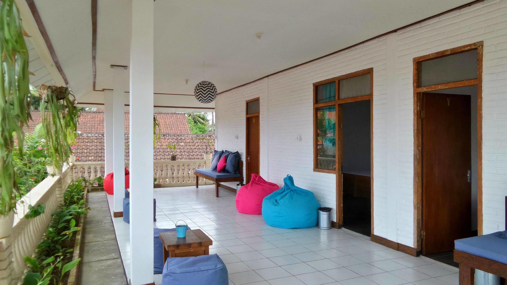 Хостел Friendly House Bali Убуд Экстерьер фото