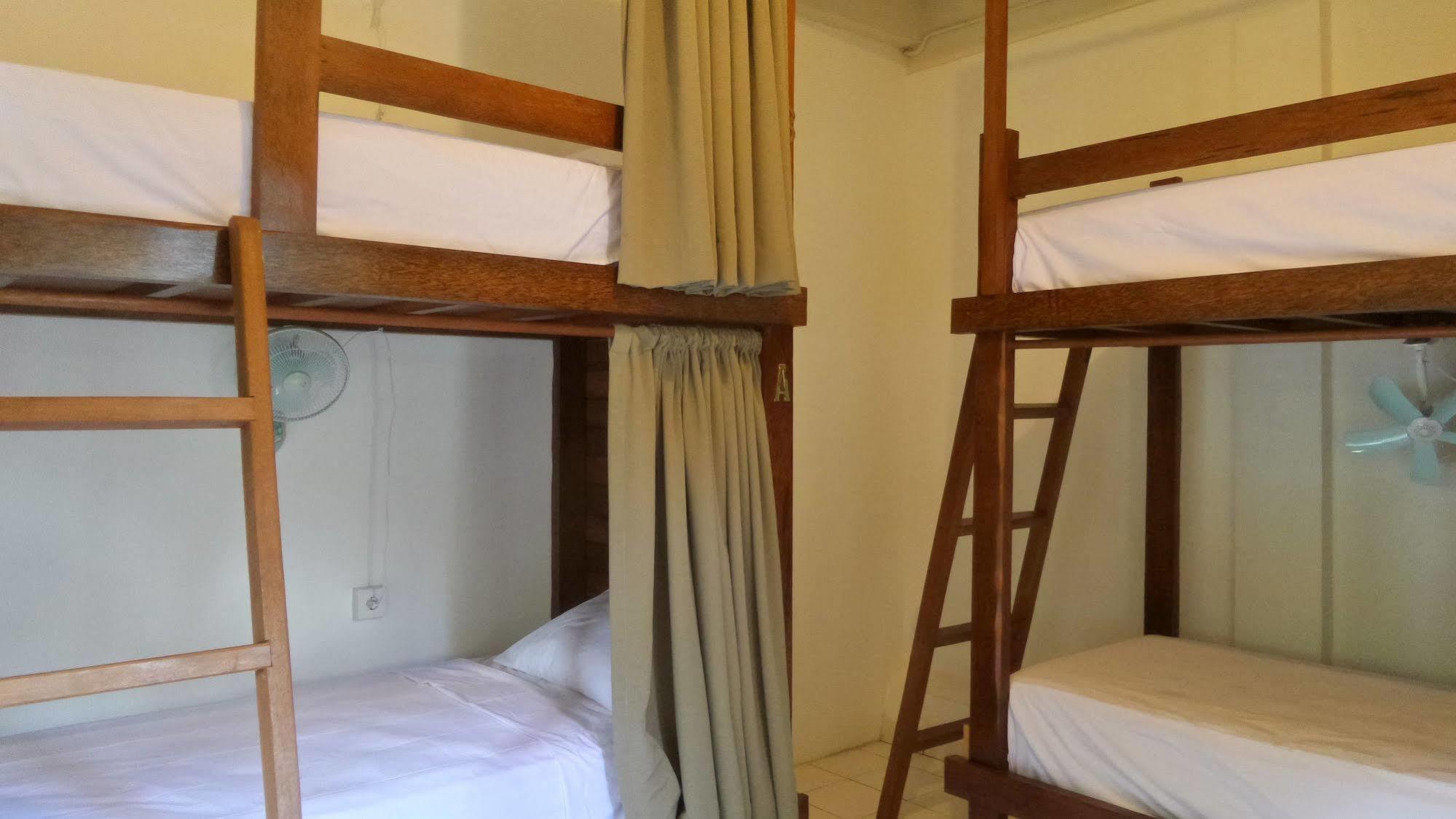 Хостел Friendly House Bali Убуд Экстерьер фото